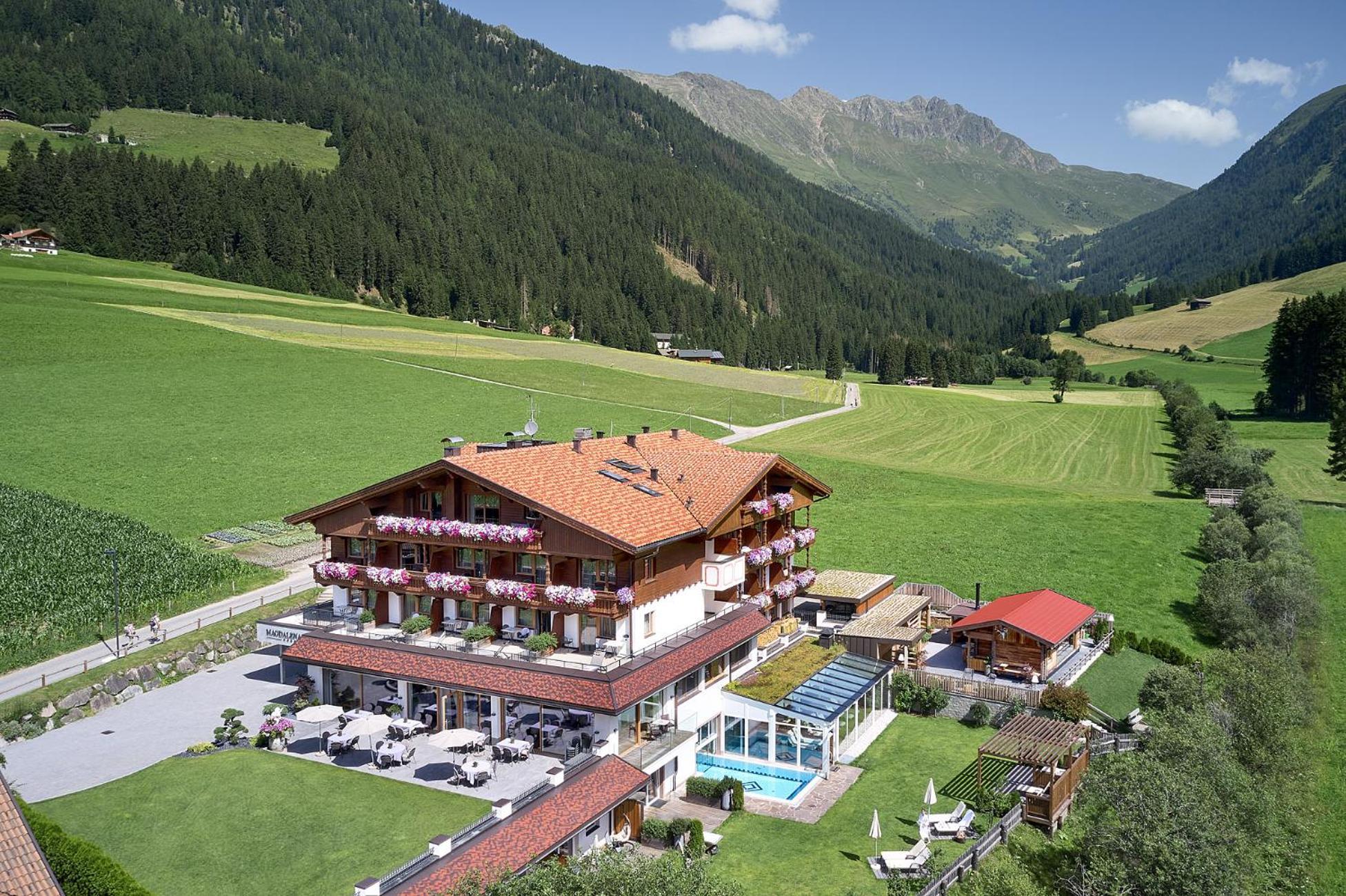 Vitalpina Hotel Magdalenahof Santa Maddalena in Casies Buitenkant foto