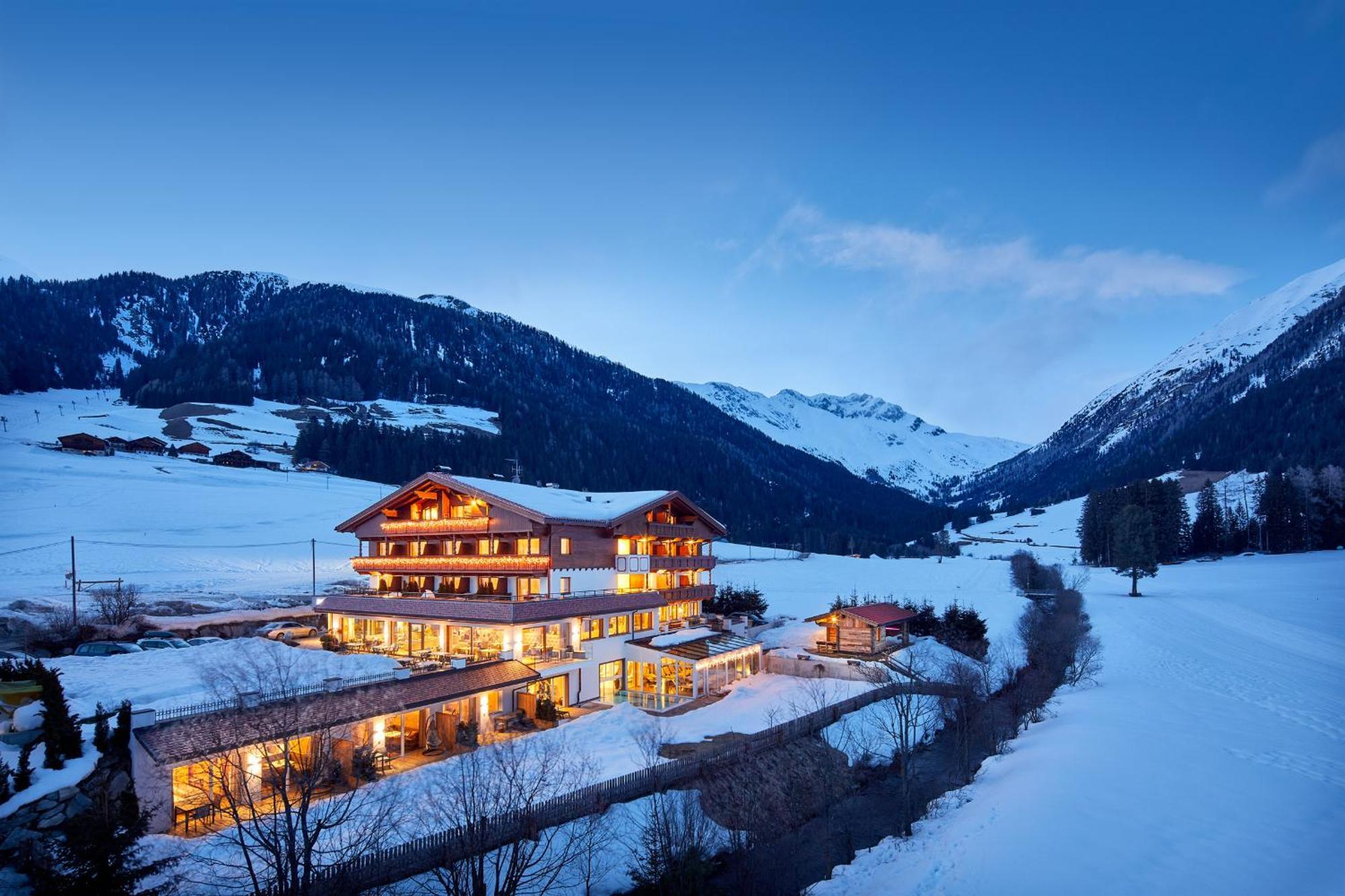 Vitalpina Hotel Magdalenahof Santa Maddalena in Casies Buitenkant foto