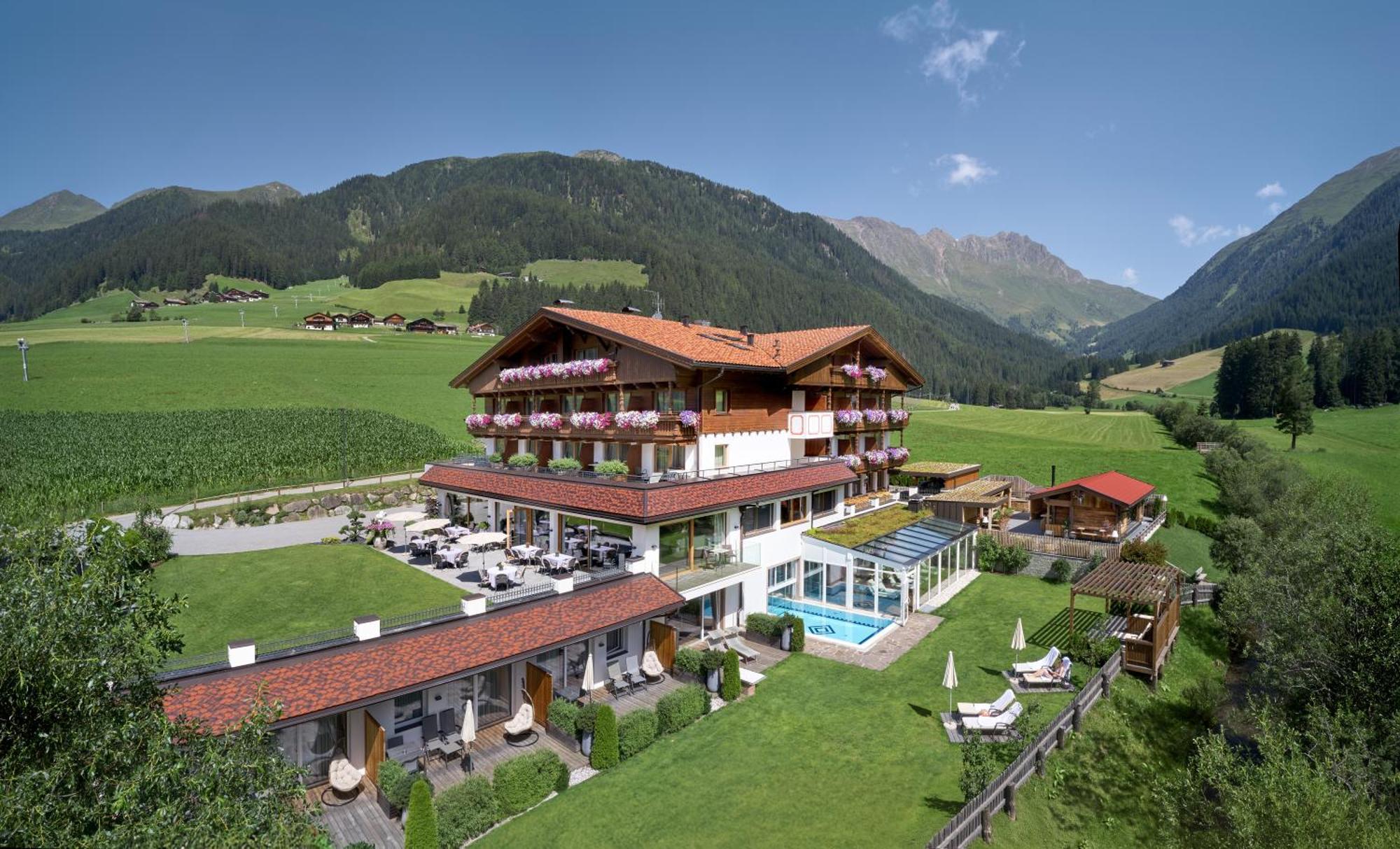 Vitalpina Hotel Magdalenahof Santa Maddalena in Casies Buitenkant foto